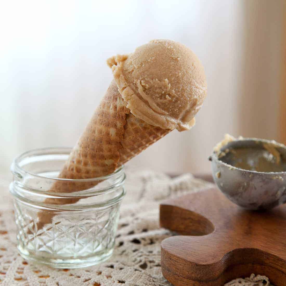 Root beer float helado