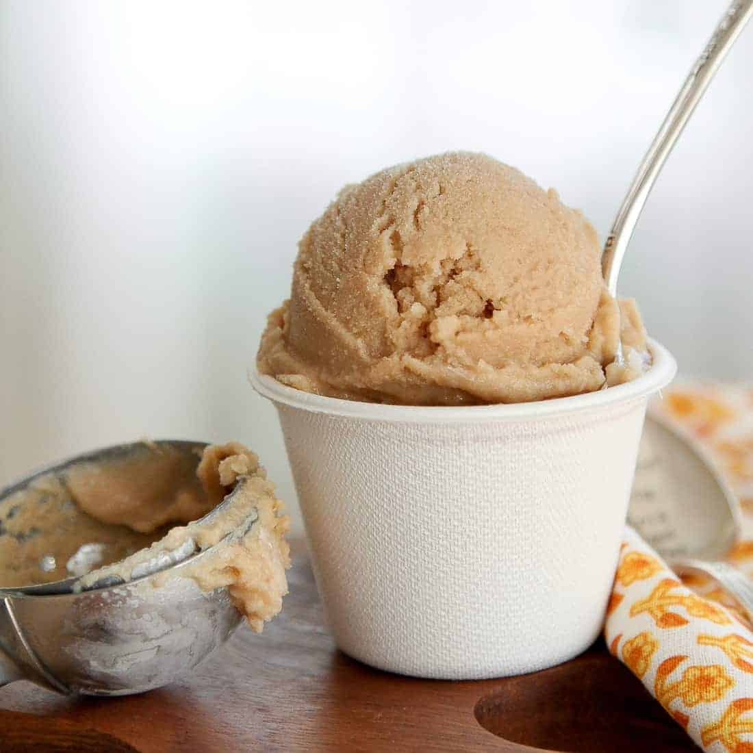 Creamy root beer float ice cream