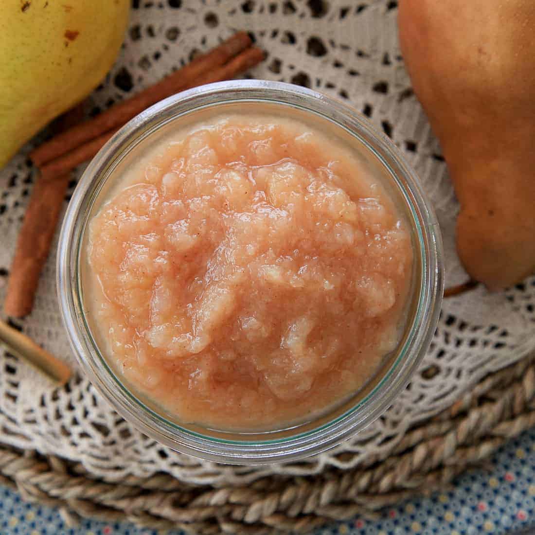 Spiced Crock-pot pearsauce and applesauce