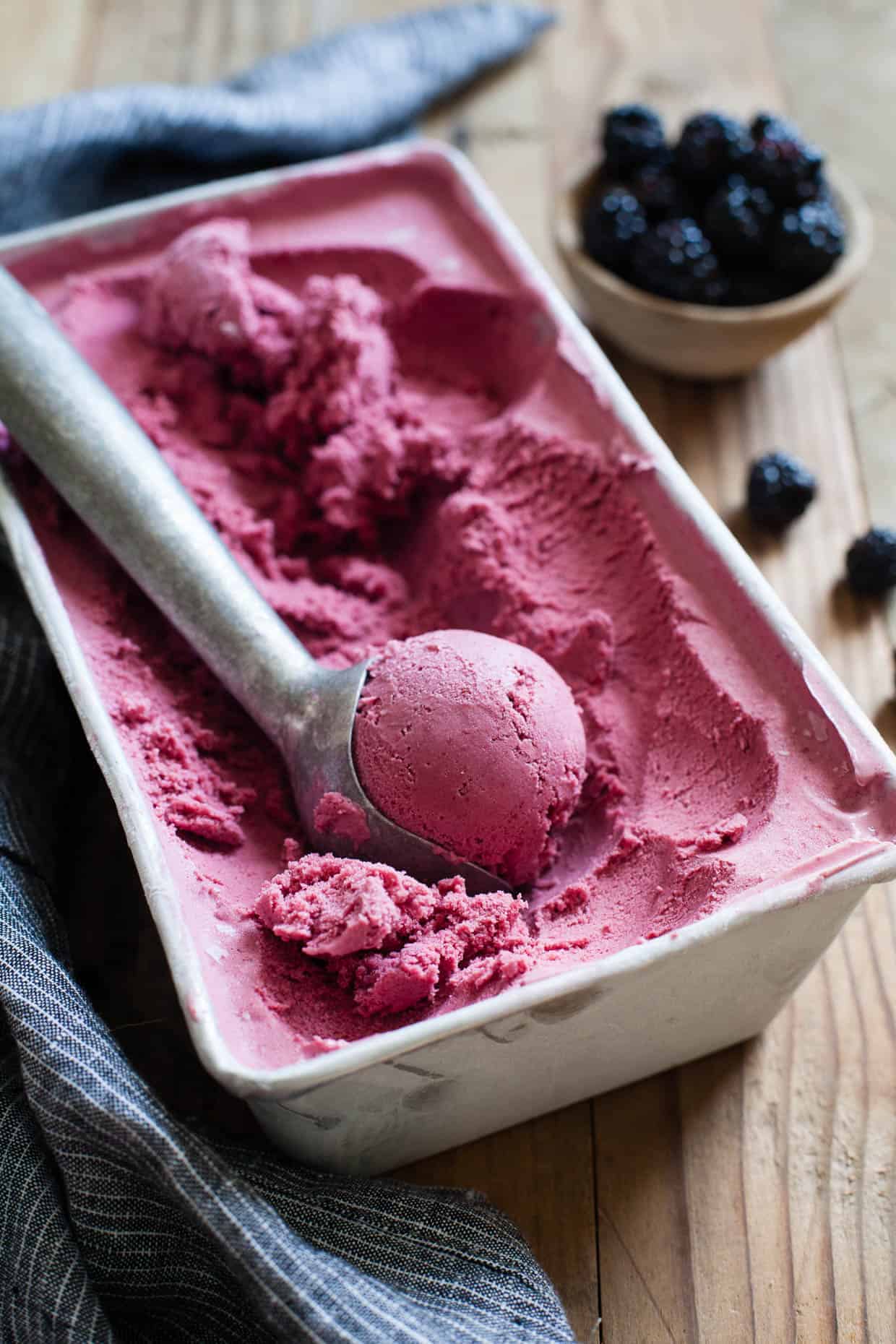 https://www.snixykitchen.com/wp-content/uploads/2015/06/BlackberryBasilIceCream-3.jpg