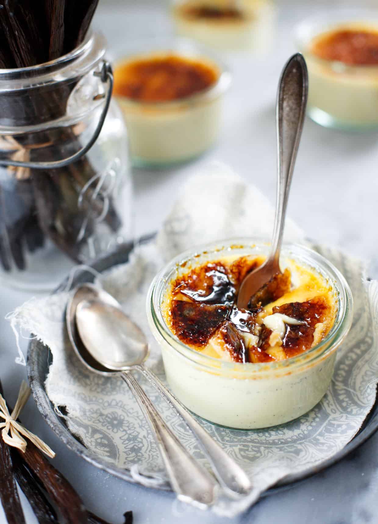 How to Make Vanilla Crème Brûlée - Snixy Kitchen