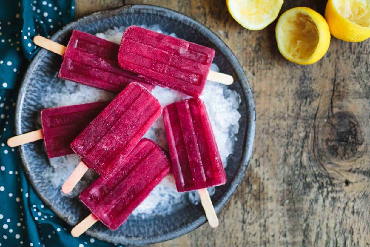 Kem mút Hibiscus vị chanh mát lạnh cho mùa hè này 1 Hibiscus Lemonade Popsicles | Snixy Kitchen