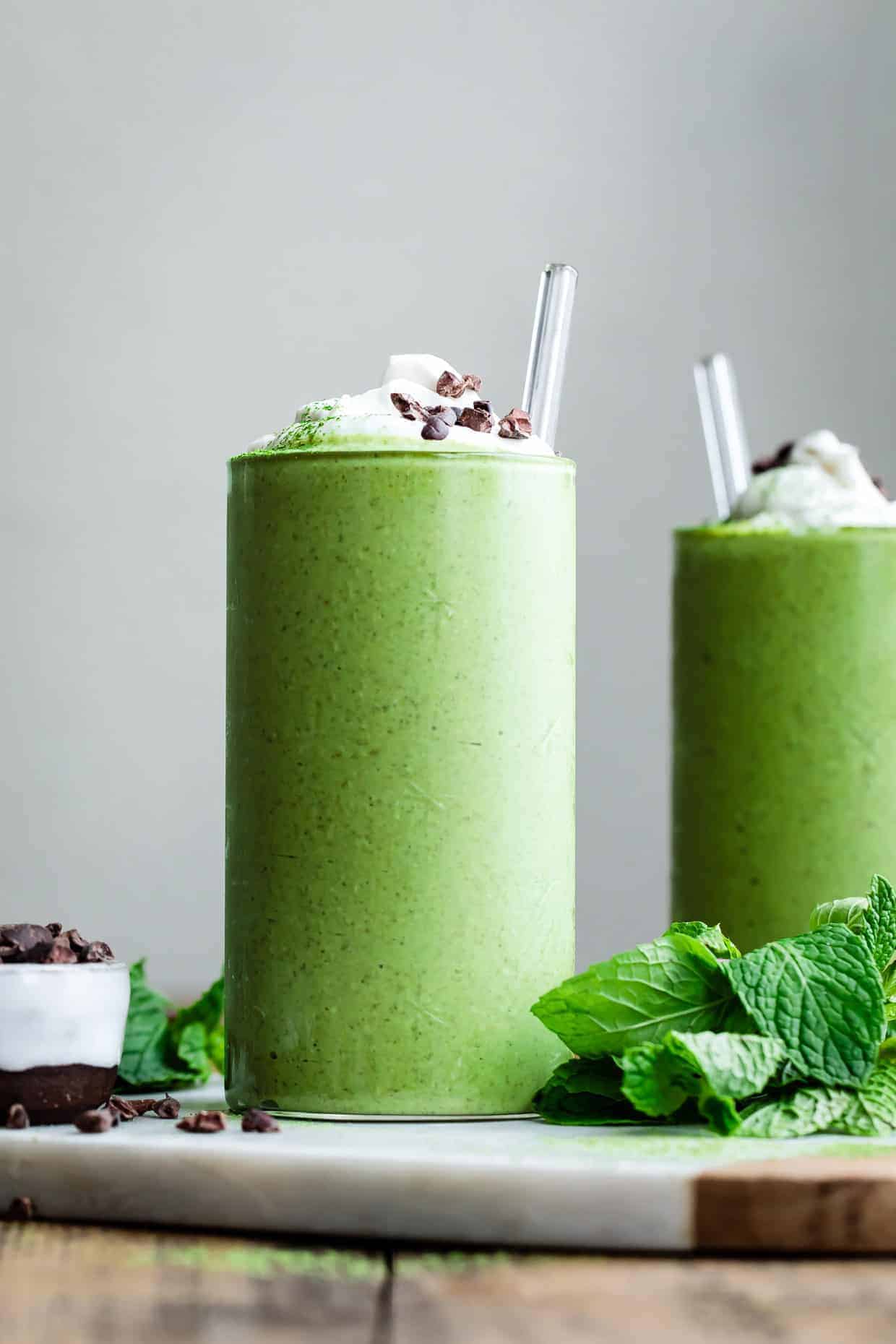 Energizing Matcha Smoothie - Detoxinista