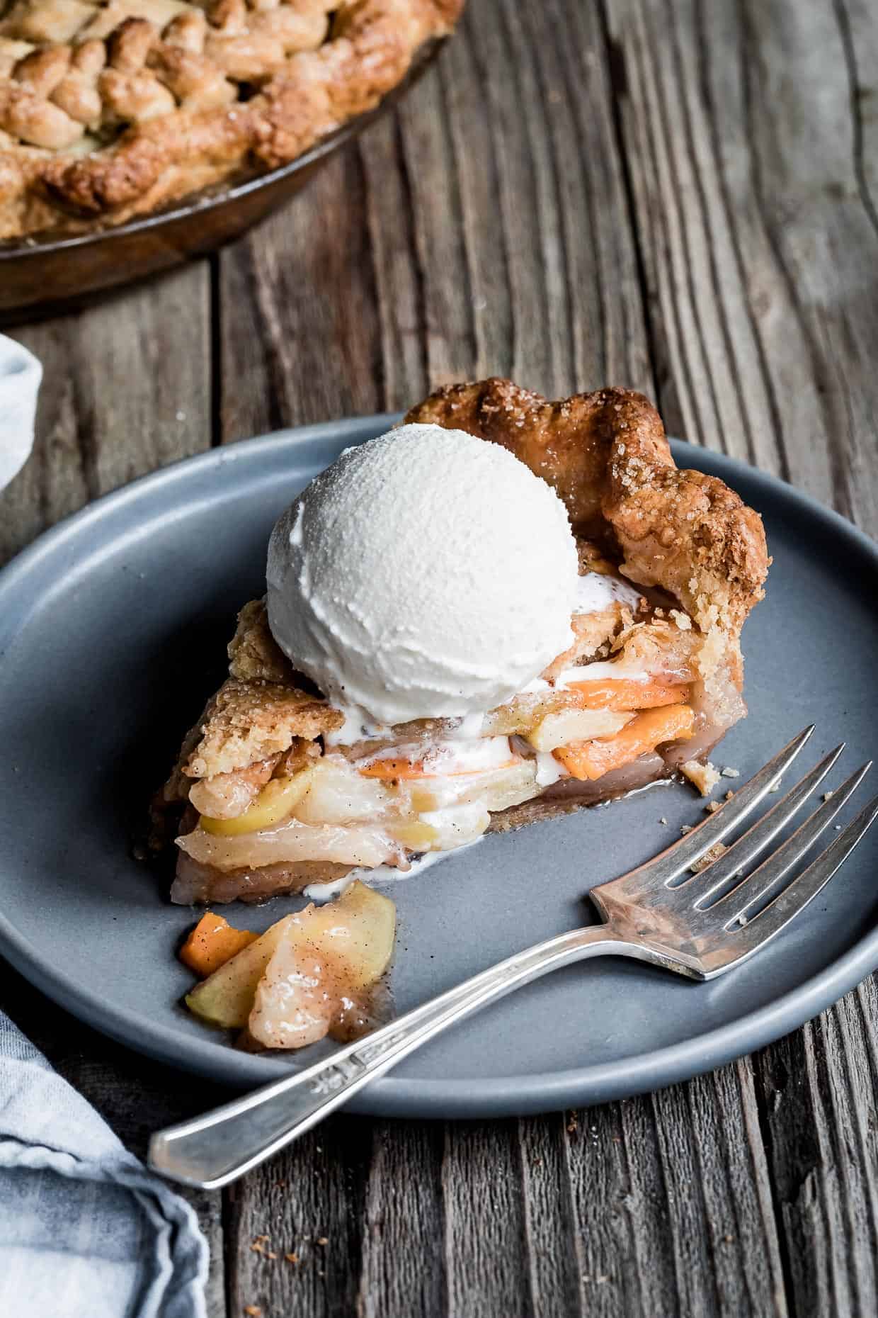 Vanilla bean pear persimmon pie