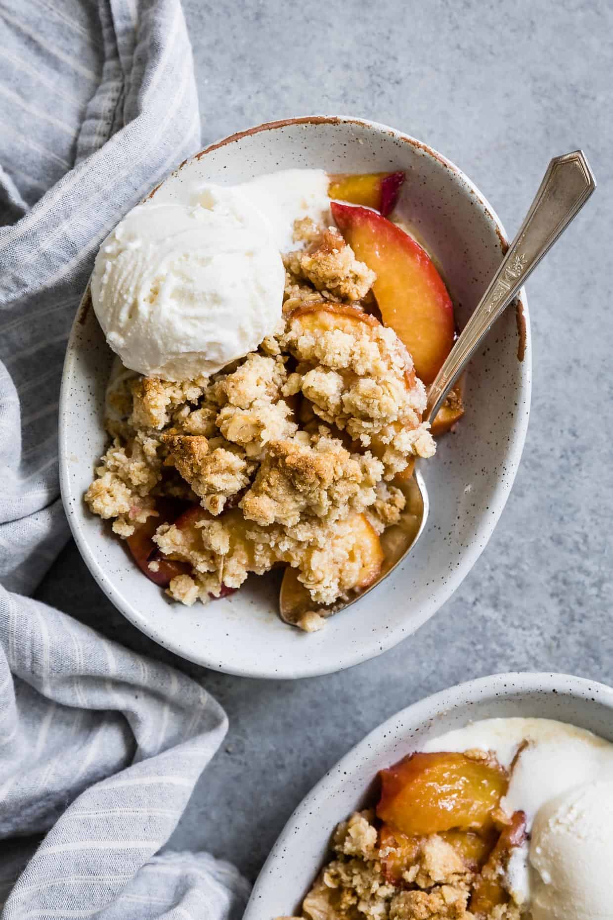 Gluten-Free Brown Sugar Peach Crumble #dessert #glutenfree #recipe #peachcrumble