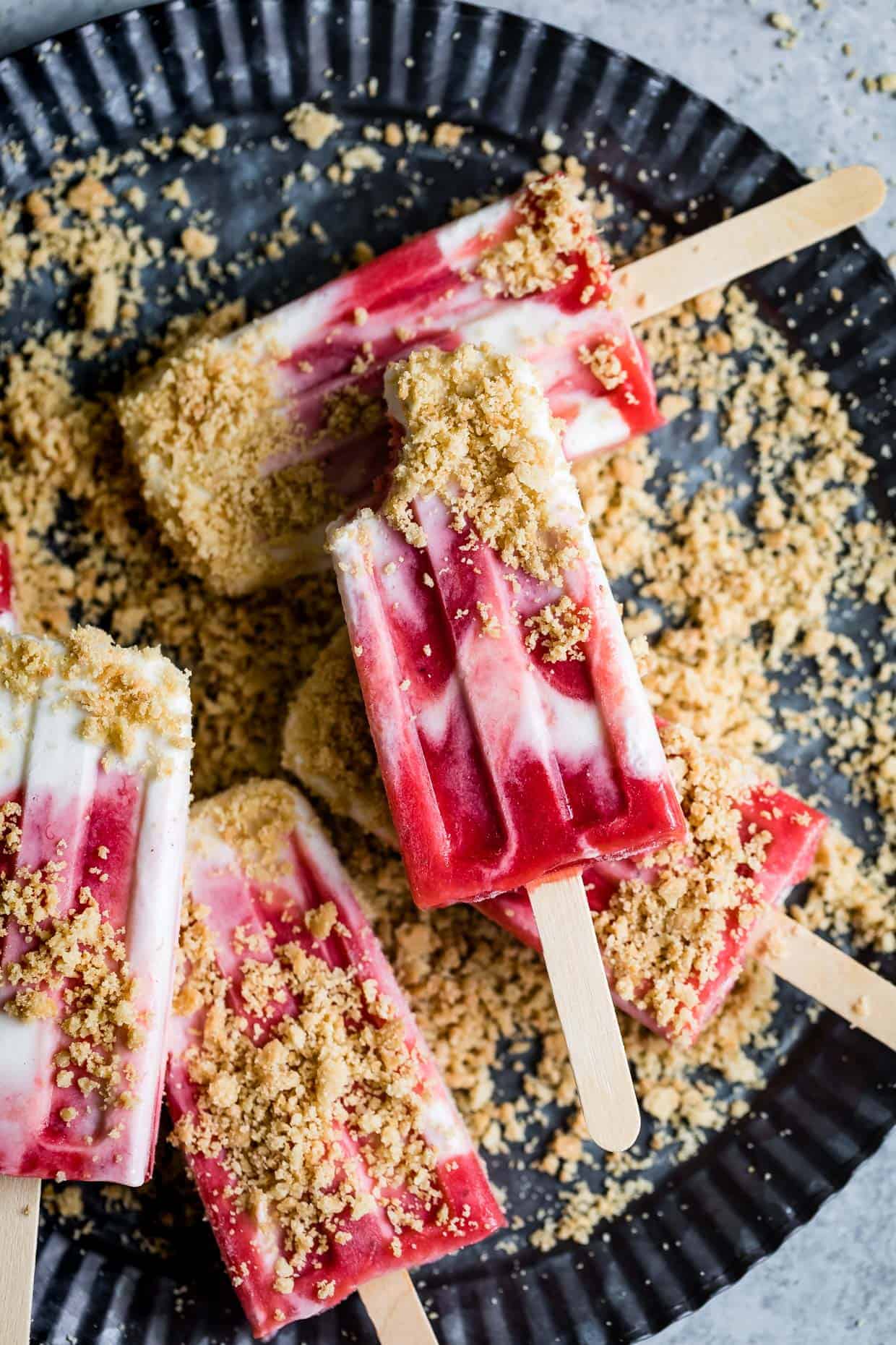 Strawberry Rhubarb Pie à la Mode Popsicles #popsicles #strawberrypie #recipe #rhubarb