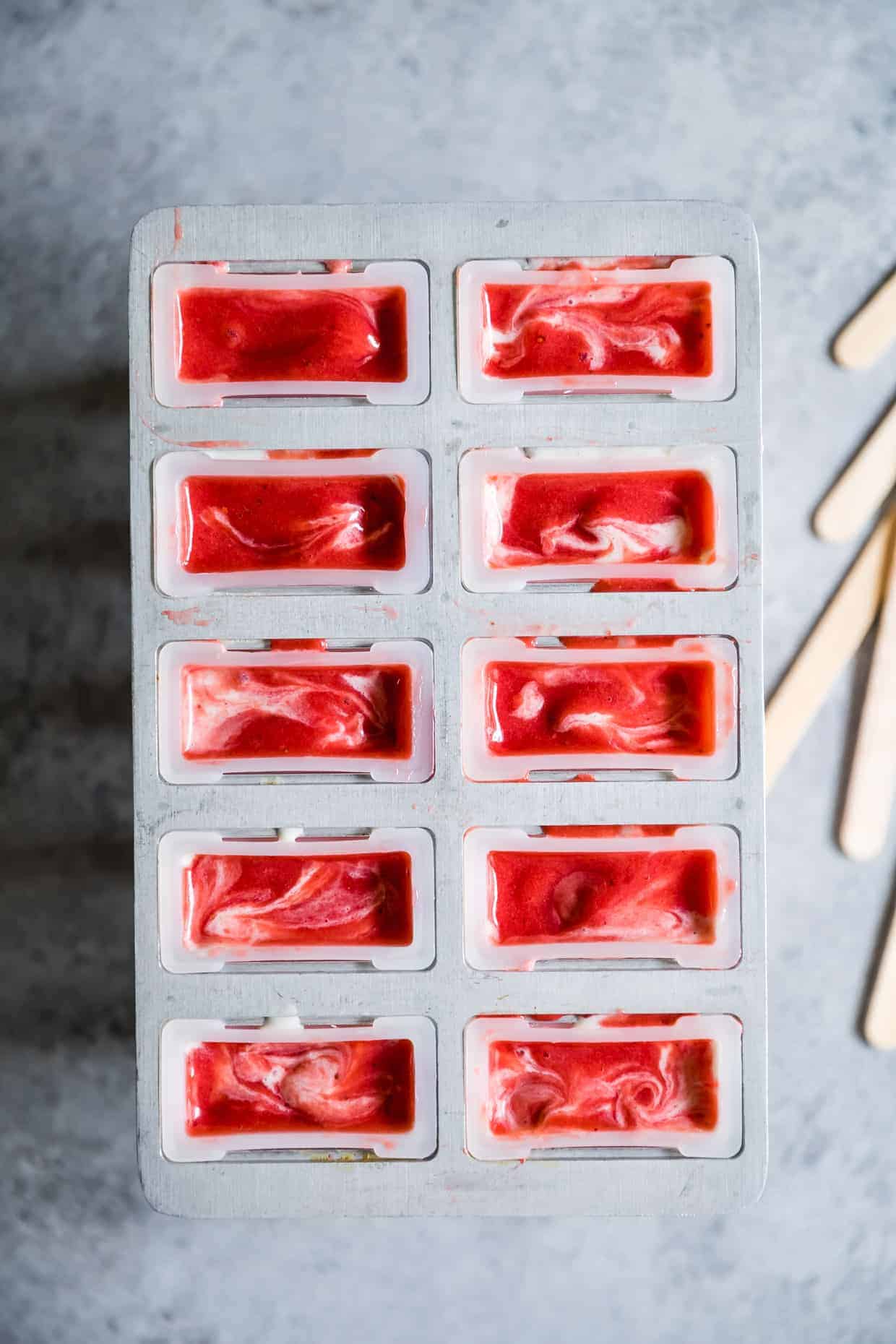 Strawberry Rhubarb Pie à la Mode Popsicles #popsicles #strawberrypie #recipe #rhubarb