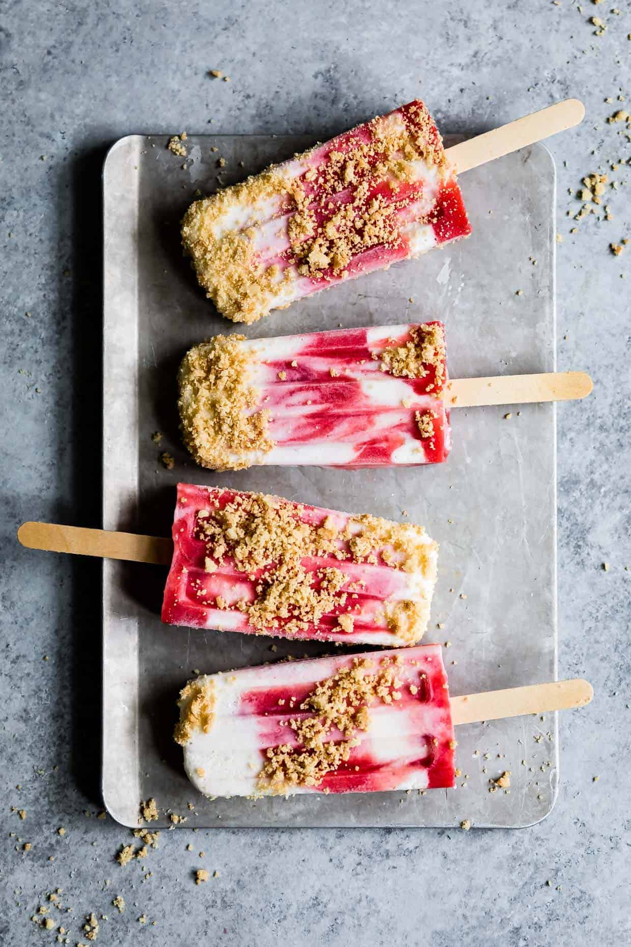 Strawberry Rhubarb Pie à la Mode Popsicles #popsicles #strawberrypie #recipe #rhubarb