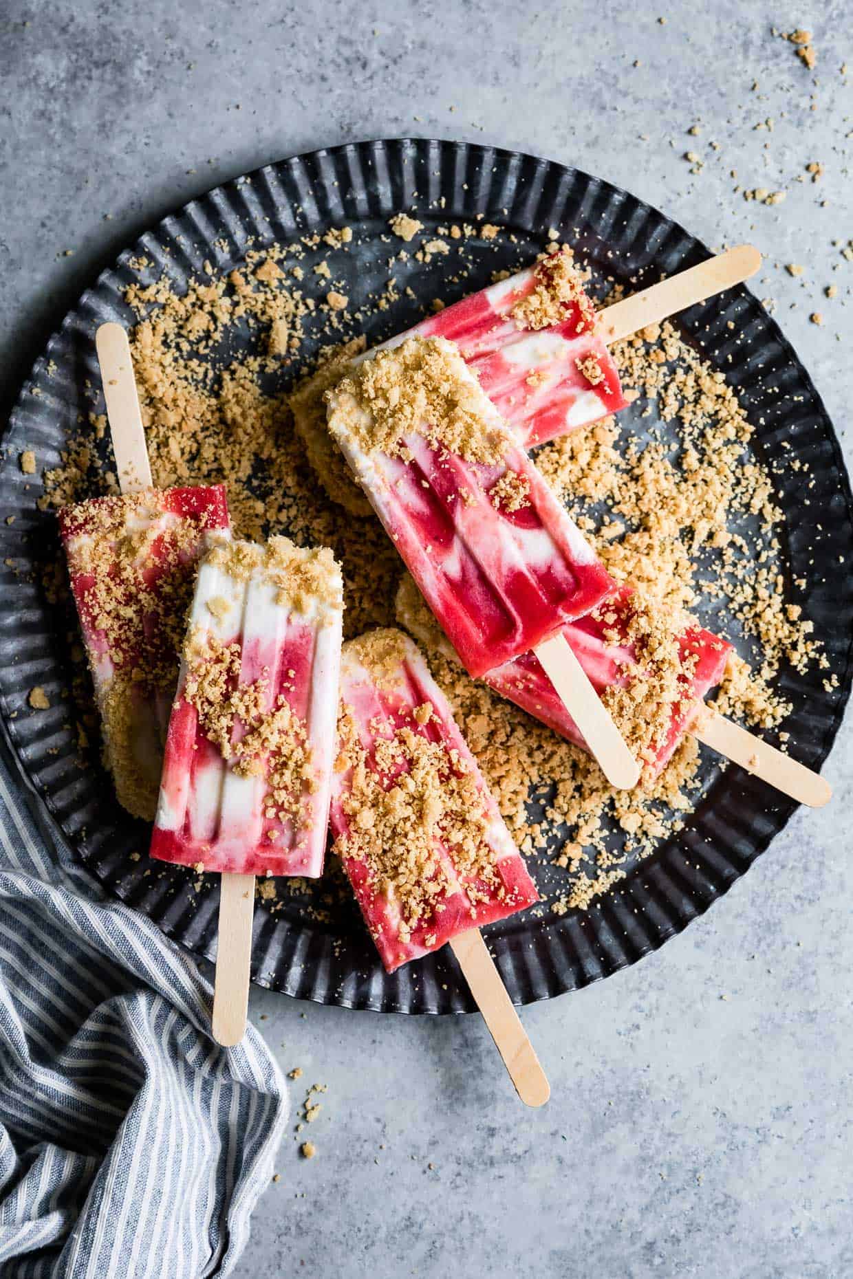 Strawberry Rhubarb Pie à la Mode Popsicles #popsicles #strawberrypie #recipe #rhubarb