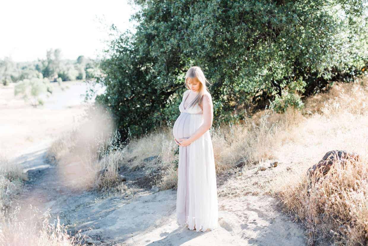 Maternity Photos with Toddler #maternity #maternityphotos #pregnancy #family