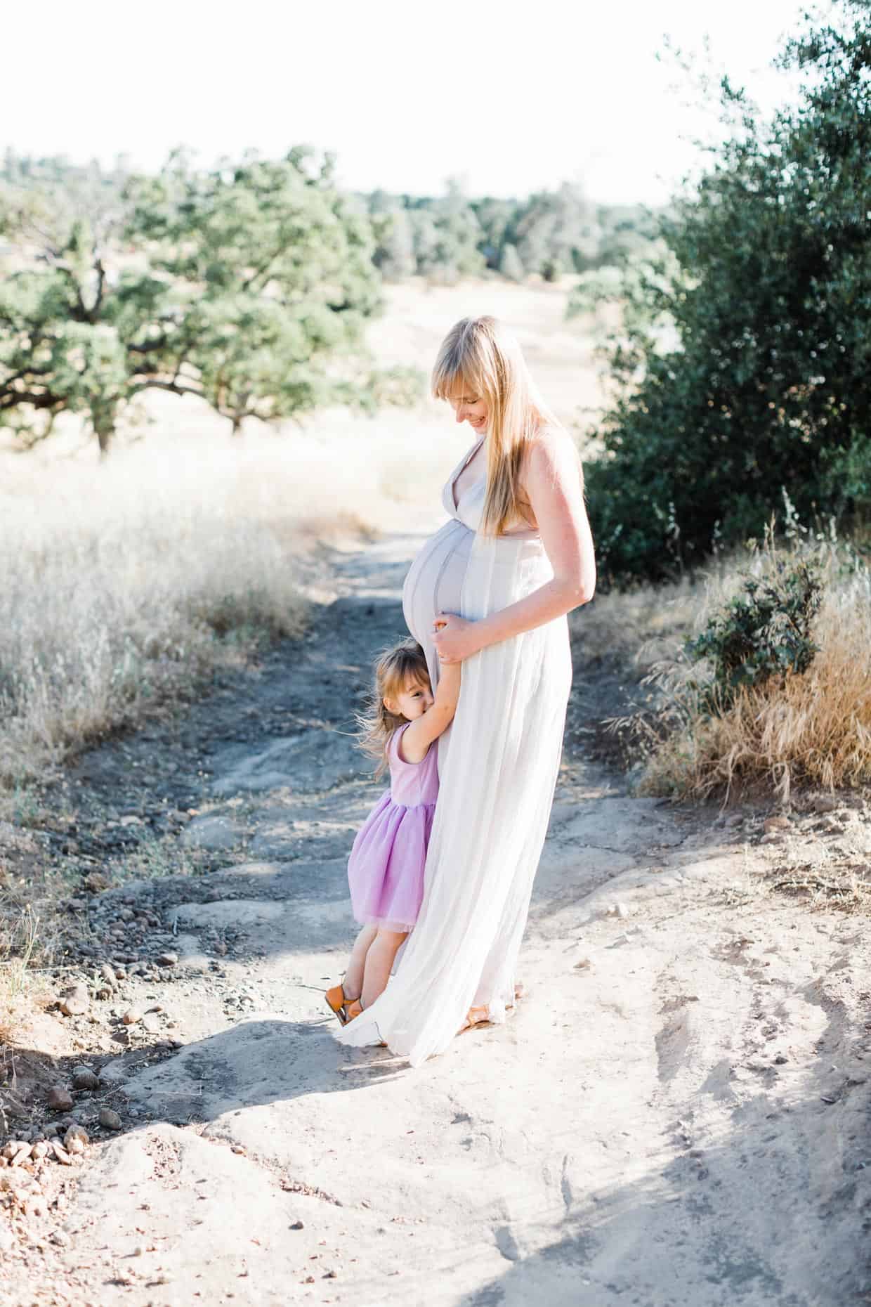 Maternity Photos with Toddler #maternity #maternityphotos #pregnancy #family #toddler