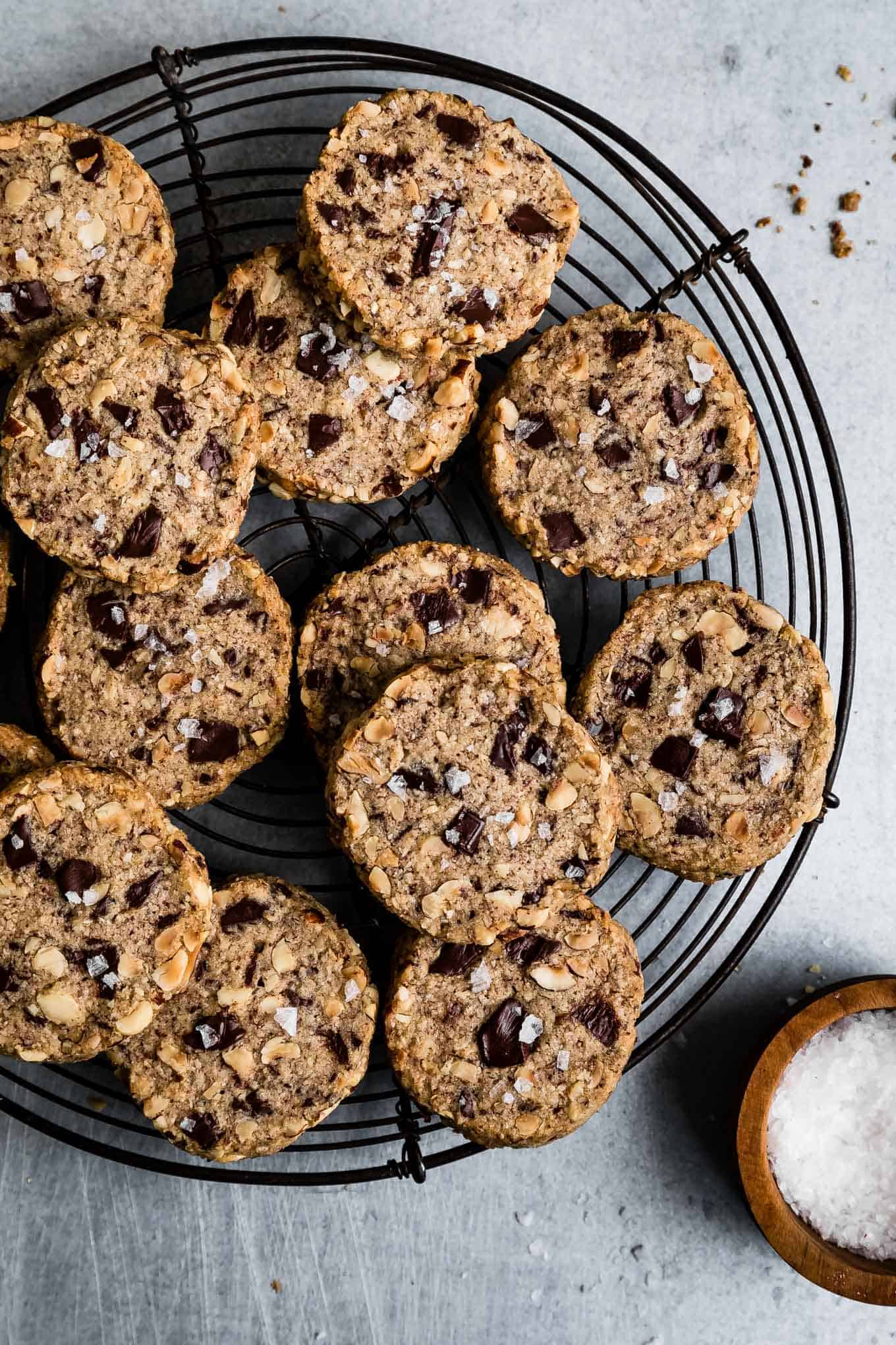 https://www.snixykitchen.com/wp-content/uploads/2018/11/Gluten-Free-Chocolate-Hazelnut-Slice-Bake-Cookies-4.jpg