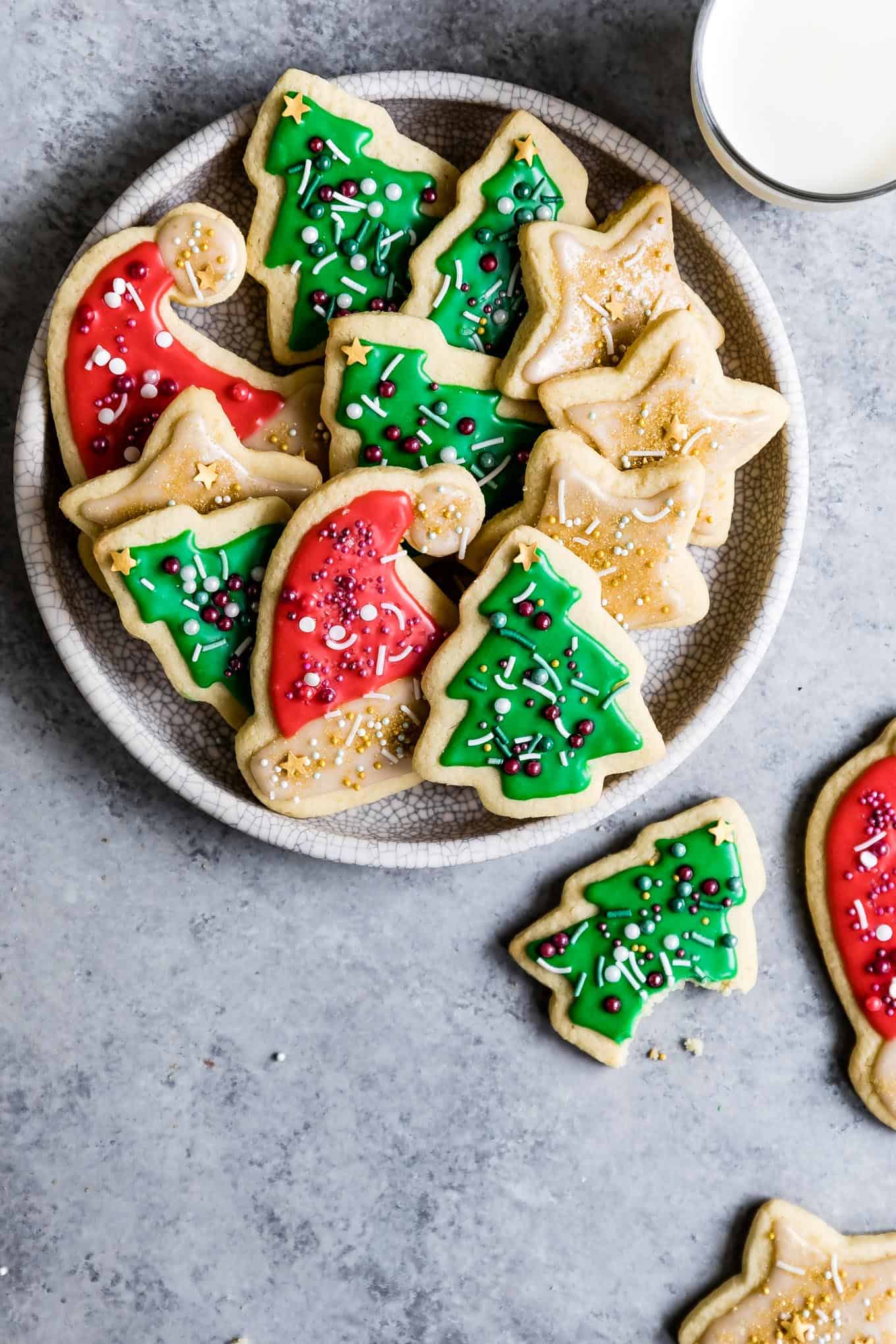 10 Christmas Holiday Cookie Recipes To Try https://accordingtoamelia.com/2021/12/13/10-christmas-holiday-cookie-recipes-to-try/