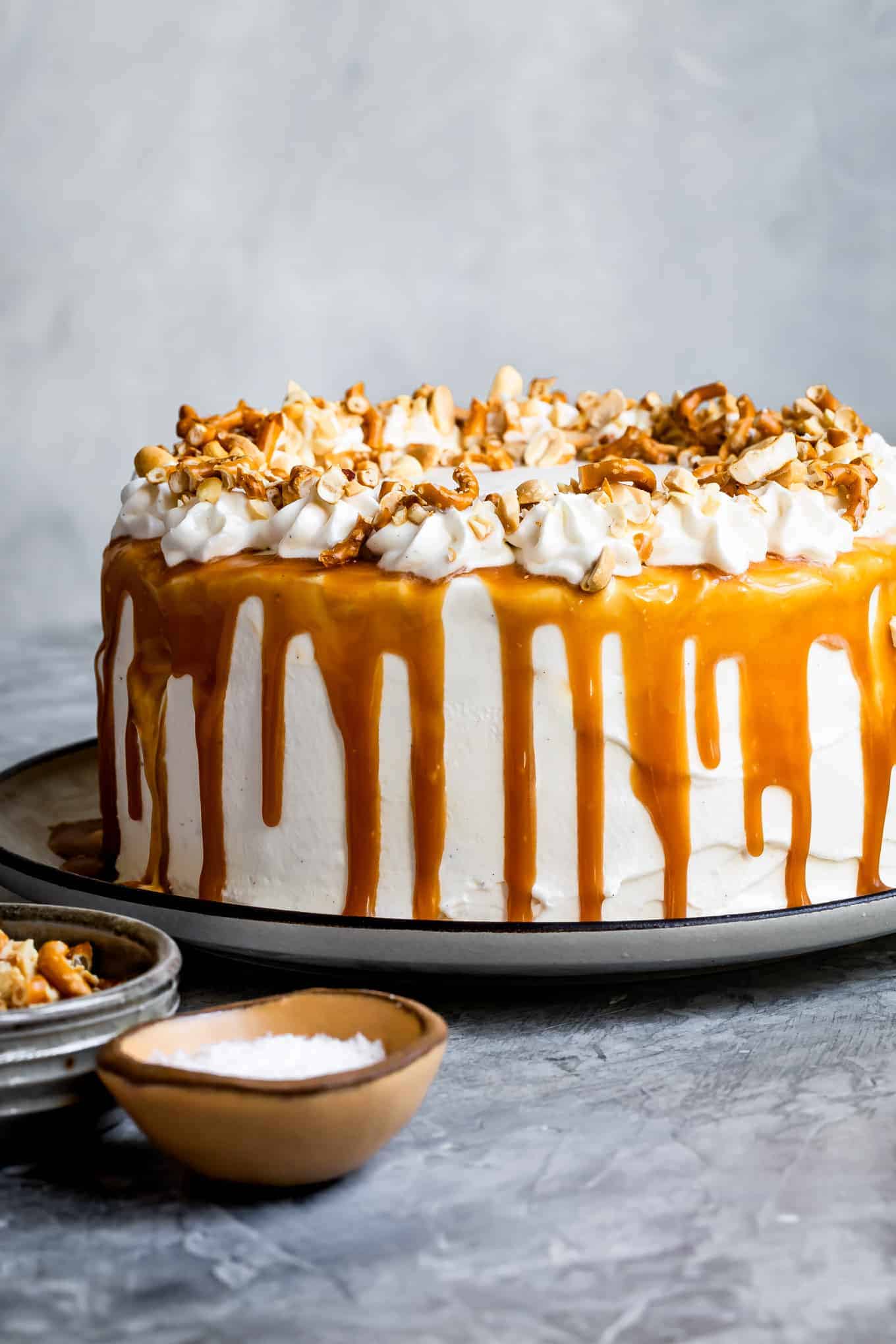 Gâteau à la crème glacée sans gluten au chocolat et au caramel.