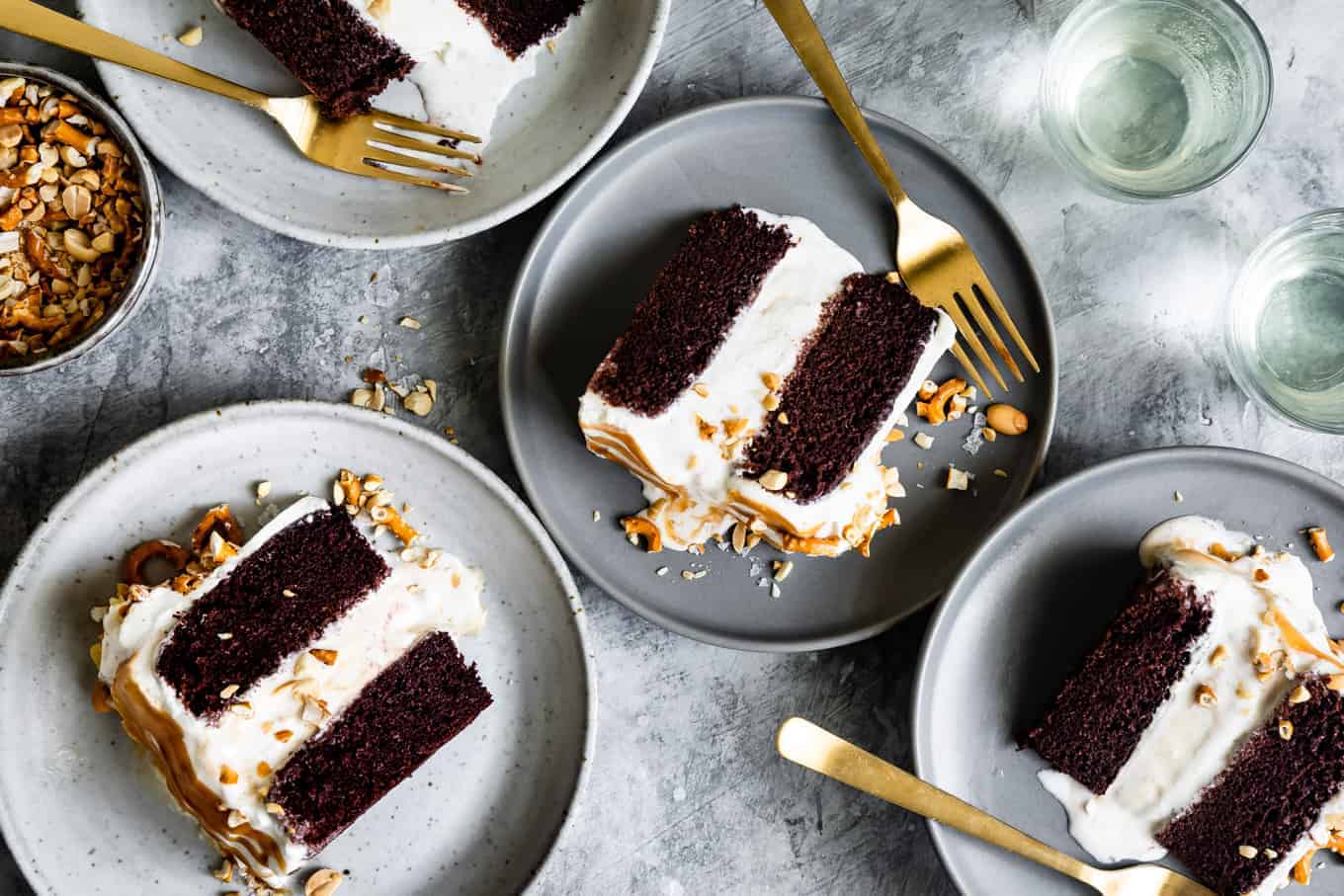 Tarta de helado de chocolate y caramelo salado sin gluten