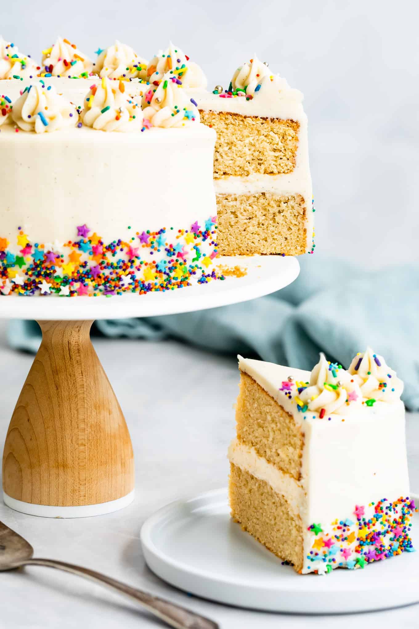 Healthy Smash Cake: Spiced Banana Date Cake - Snixy Kitchen