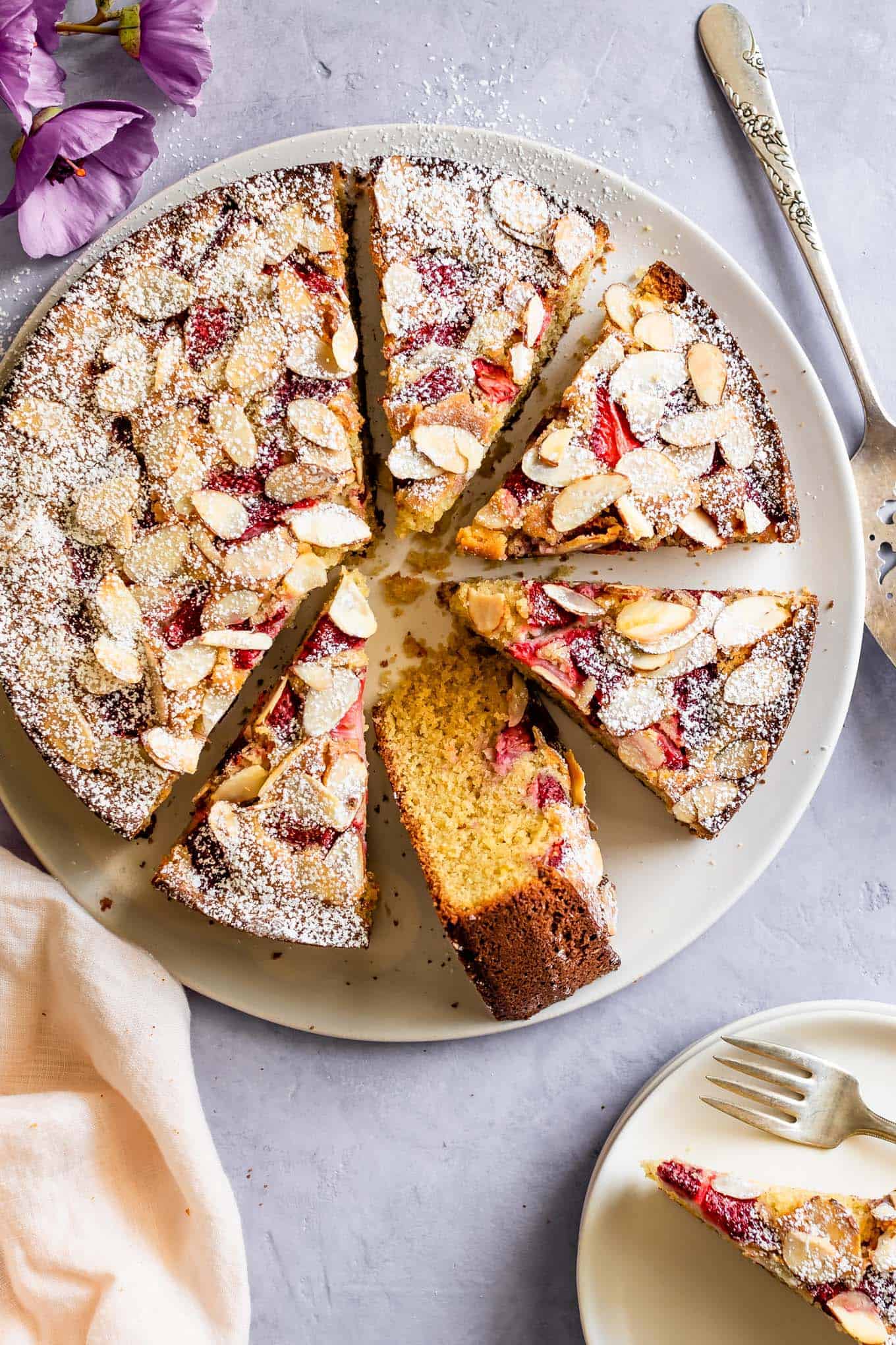 Sliced Almond Cake with Strawberries