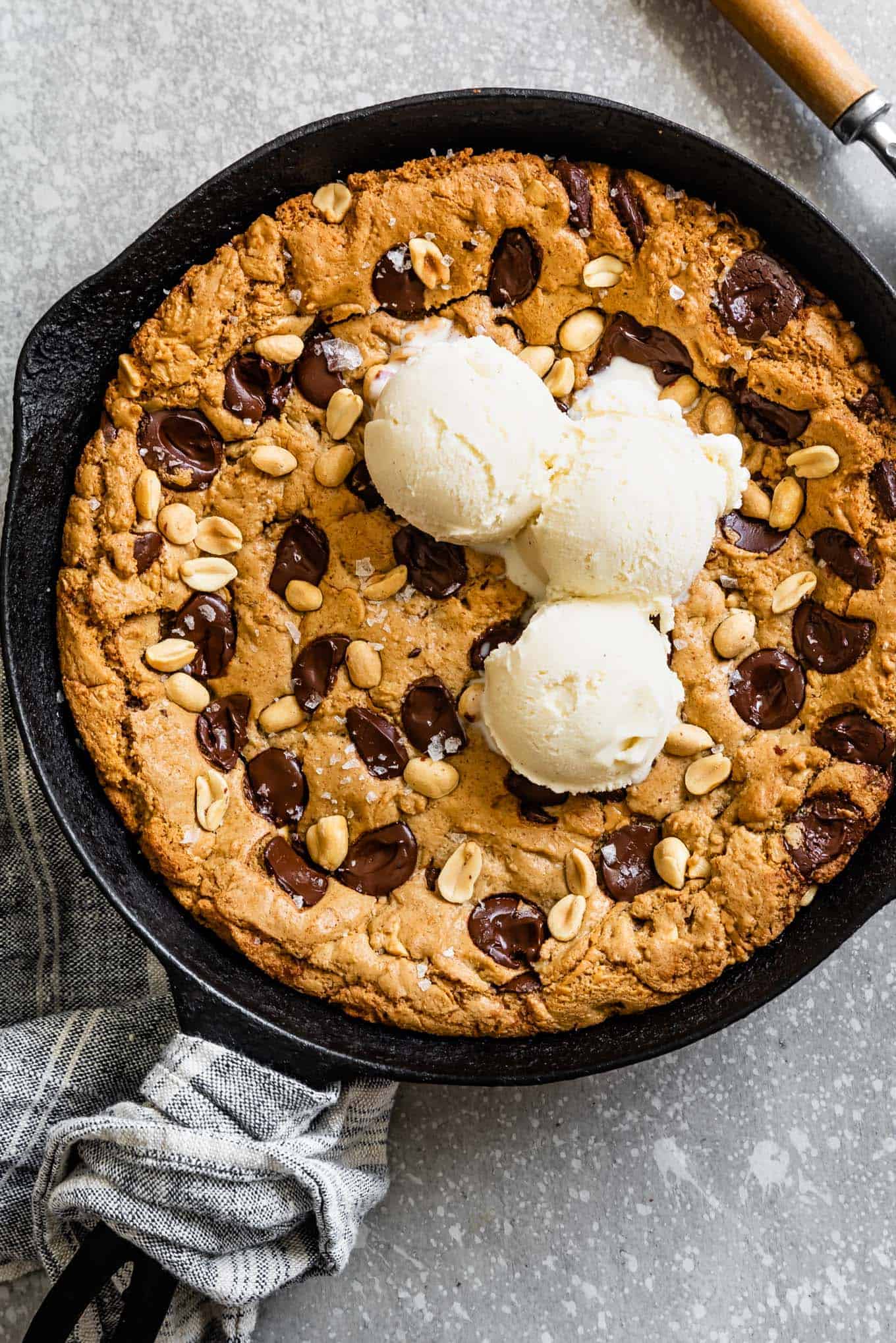 Chocolate Chip Skillet Cookie (Pizookie) - JoyFoodSunshine