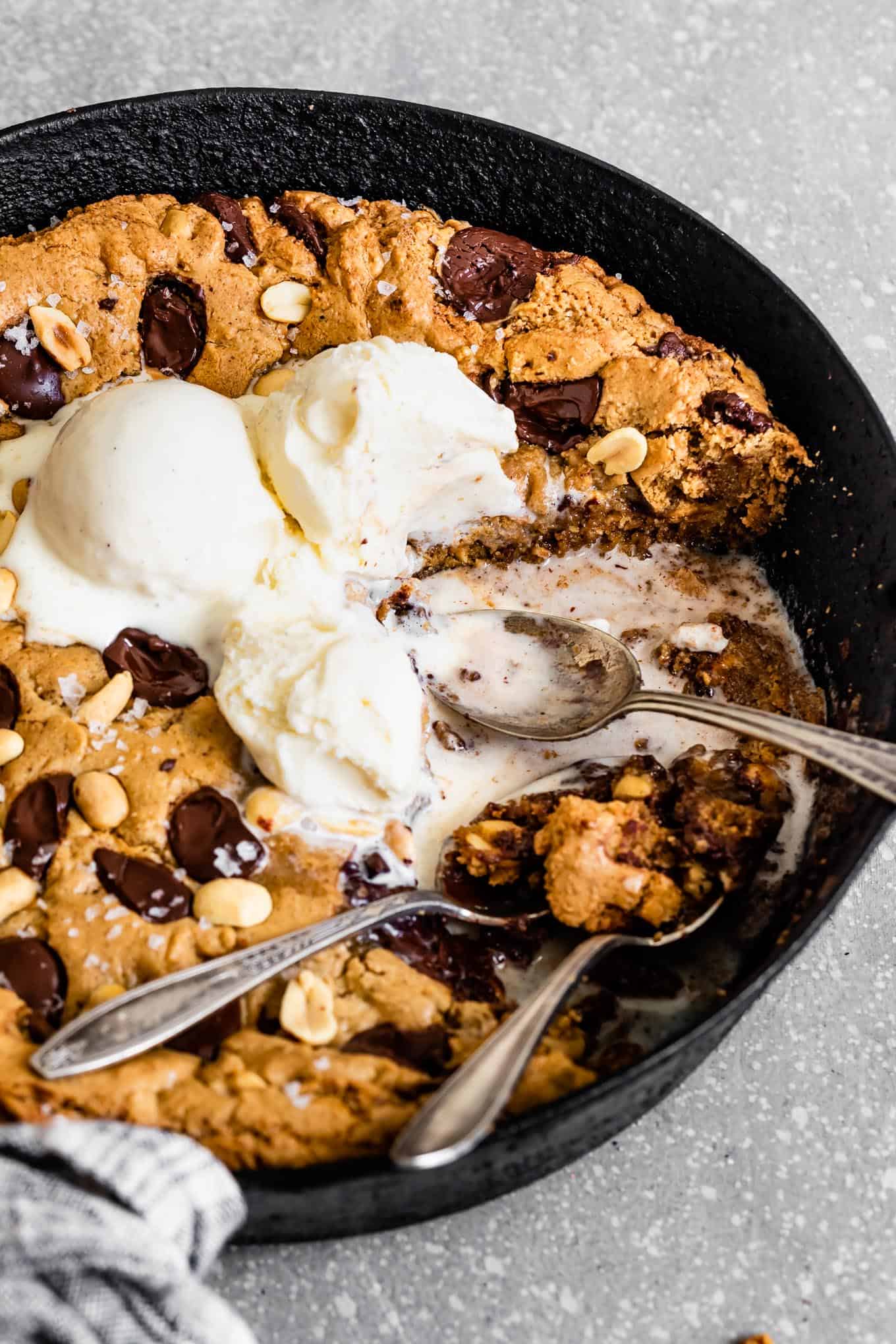 Chocolate Chip Gluten-Free Pizookie with Ice Cream