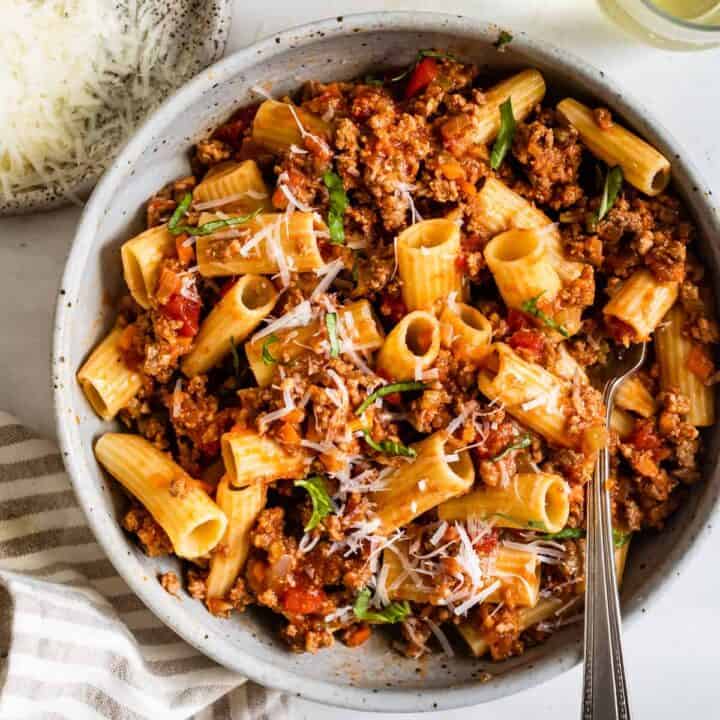 https://www.snixykitchen.com/wp-content/uploads/2023/01/Instant-Pot-Bolognese-Square-1-720x720.jpg