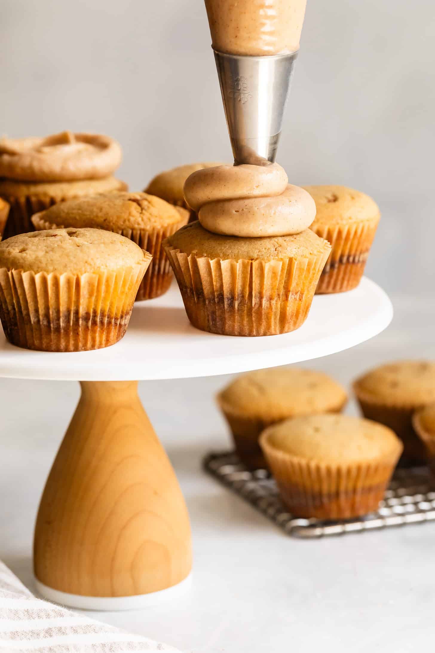 How to Swirl Cupcake Frosting