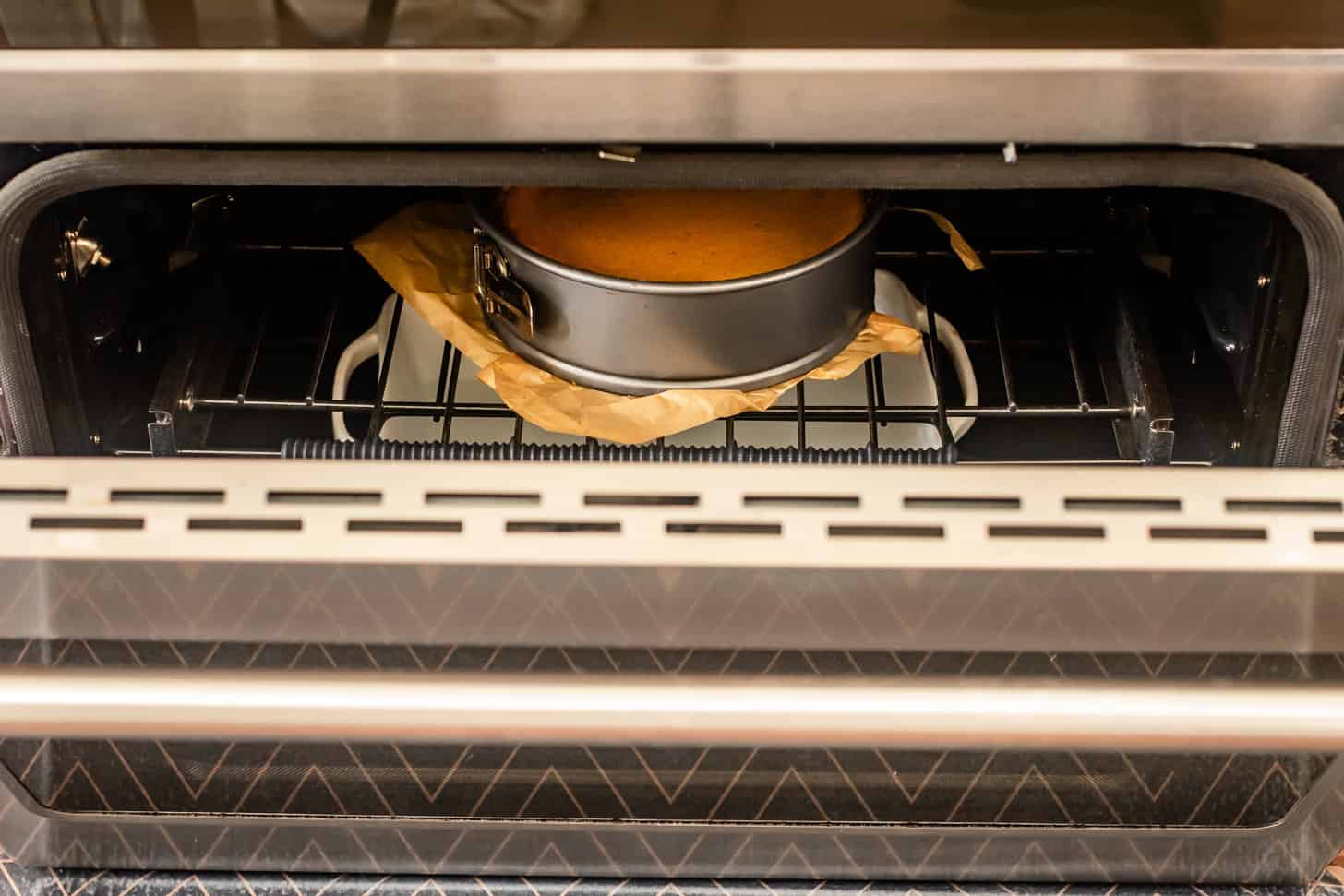Cooling Cheesecake in Oven