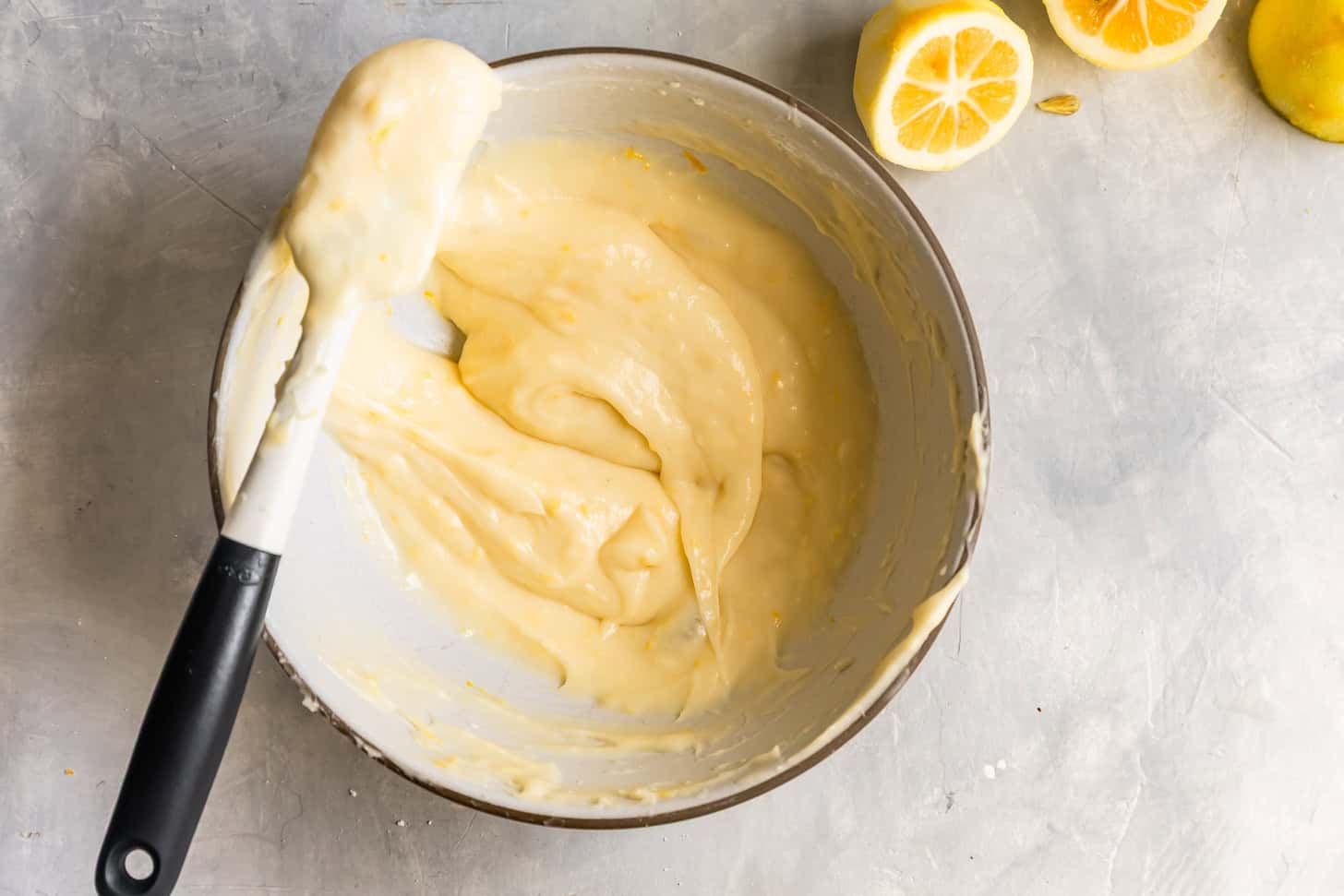 Mix icing until completely smooth in a bowl