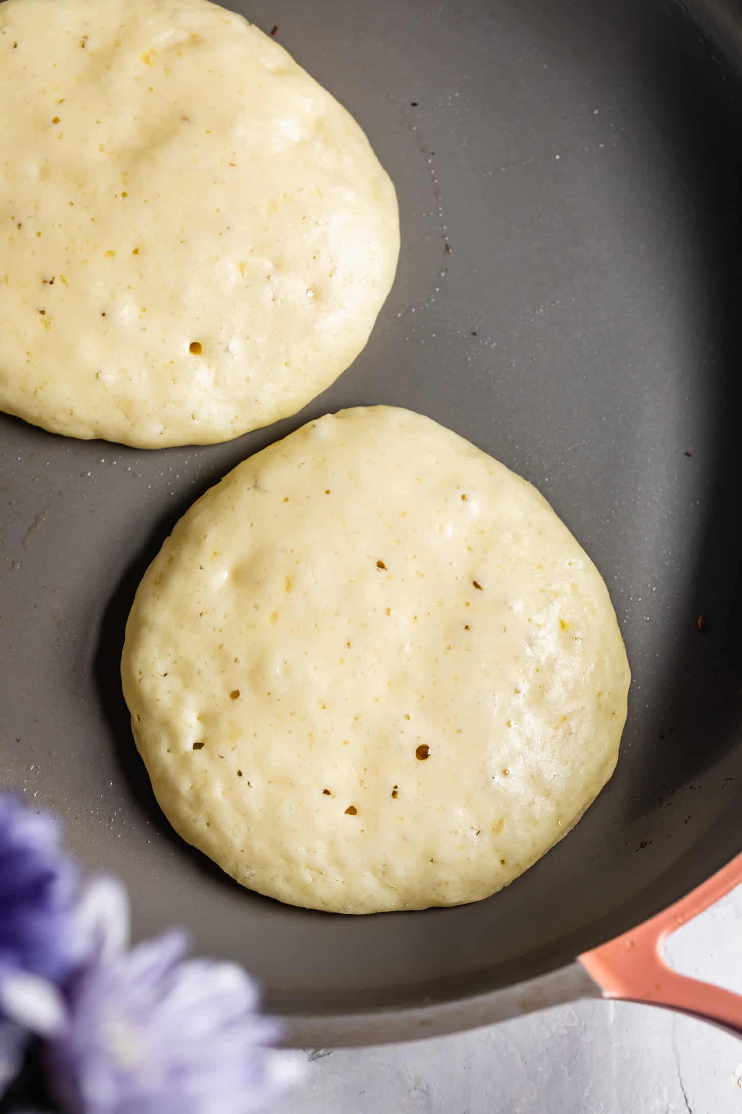 Cooking mochi pancakes until bubbles appear